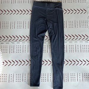 𝔼𝕕𝕘𝕪 𝕊𝕚𝕕𝕖 𝕊𝕥𝕦𝕕𝕕𝕖𝕕 𝕃𝕖𝕘𝕘𝕚𝕟𝕘𝕤